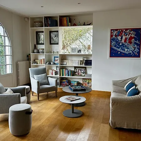 Maison De Famille Les Pins 度假居 *